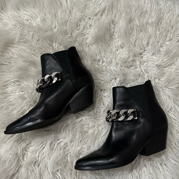 Marc Fisher Black leather Ankle Boots with Silver Chain Detail Western - Picture 4 of 7